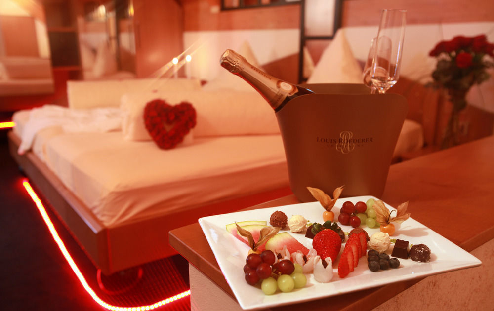 Hotel Am Hirschhorn - Wellness - Spa - And More Wilgartswiesen Esterno foto